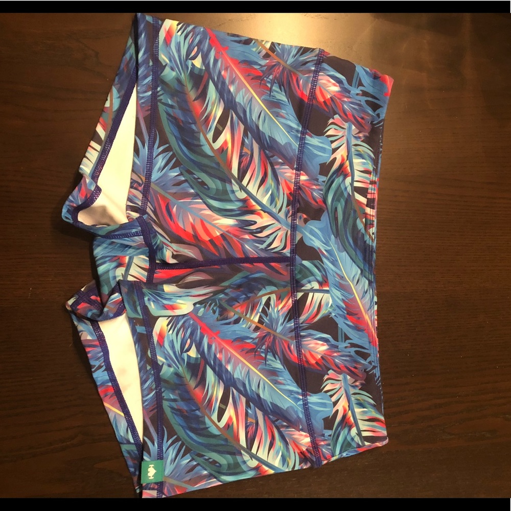Wodbottom booty shorts